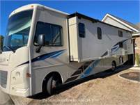 2019 Winnebago Sunstar 31BE  Bunkhouse